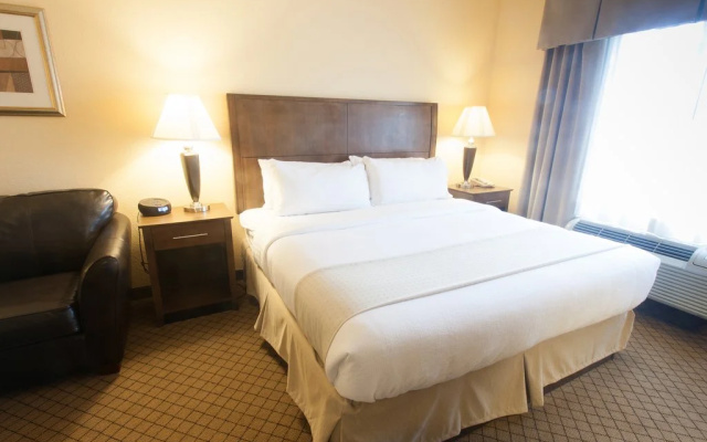 Delta Hotels by Marriott Huntington Mall
