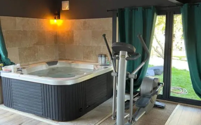 Charmant logement avec jacuzzi et sauna
