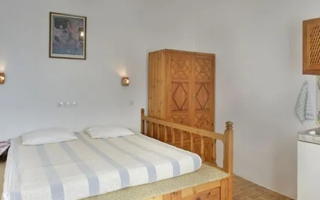 Melenos Apartments & Studios