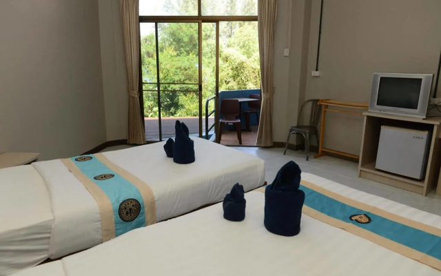 813 Khaolak Hostel