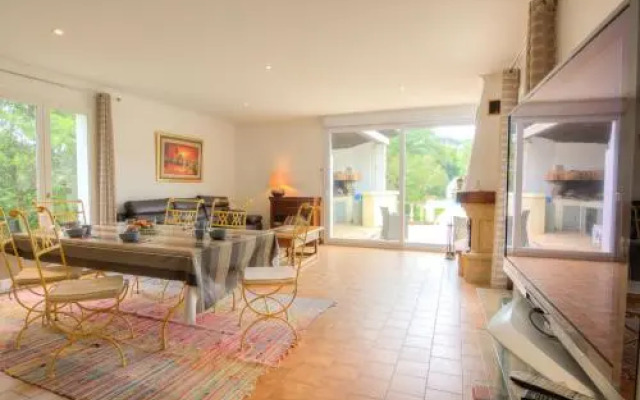 Holiday Home l'Oursinade