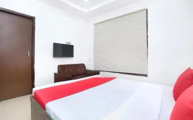 OYO 23276 Hotel Blu Hill