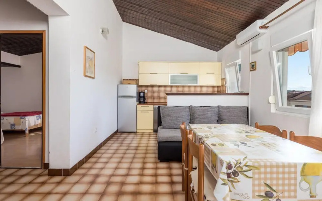 Stunning Apartment in Stara Novalja With 2 Bedrooms and Wifi
