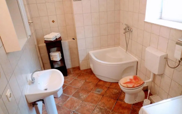 Kamena kuća Roko
