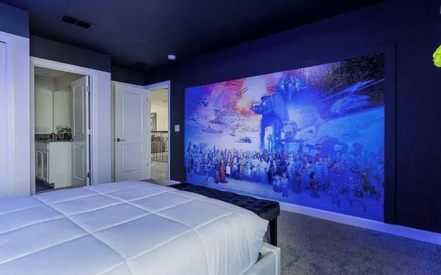Themed 7bedroom and Pool 18 Guests