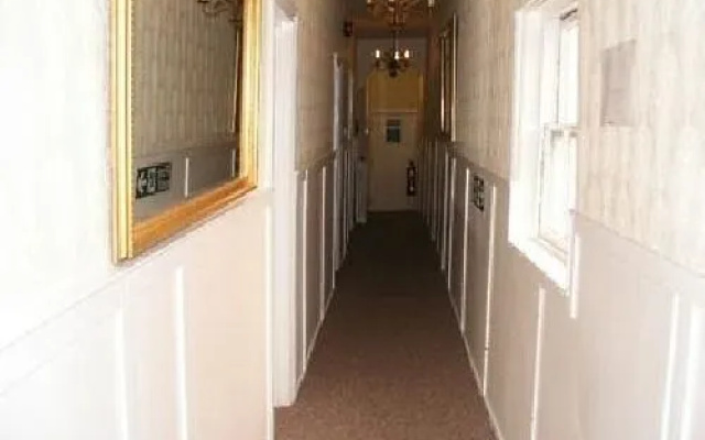The Queens Head Hotel