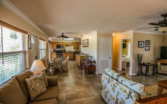 180 Hibiscus Dr. - M