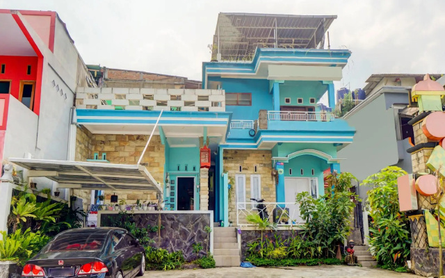 OYO 90284 Villa Biru