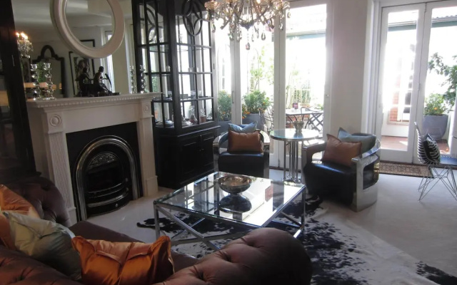 Andre's Mews Luxury Serviced Apartments