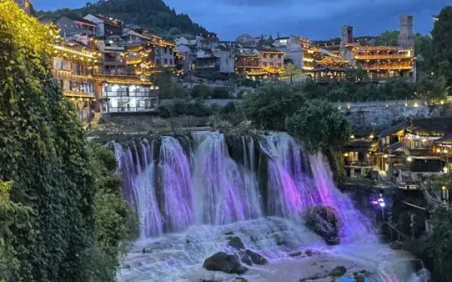 12C · Core Location View Homestay | Overlooking Night Light Show & Riverview Above Furong Falls