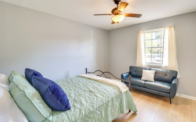 Walk to Eats & Entertainment: Home in Brookhaven