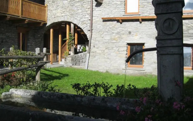 A lancienne fontaine