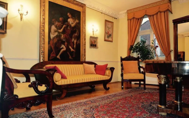 Main Market Square Apartments