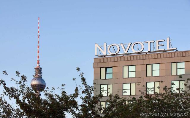 Отель Novotel Berlin Mitte Германия, Берлин - 3 отзыва об отеле, цены и фото номеров - забронировать отель Novotel Berlin Mitte онлайн вид на фасад