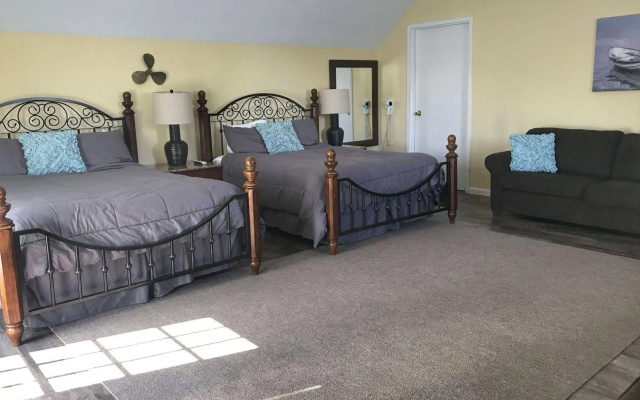 Harbour Square Suites