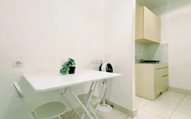 Comfort Living 1BR at Sentul Tower Apartment
