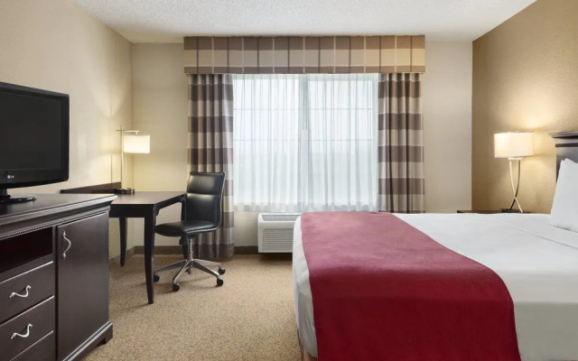 Country Inn & Suites By Carlson, West Bend, WI