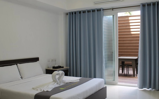 Townhouse Oak Vera Hotel Near Clark International Airport