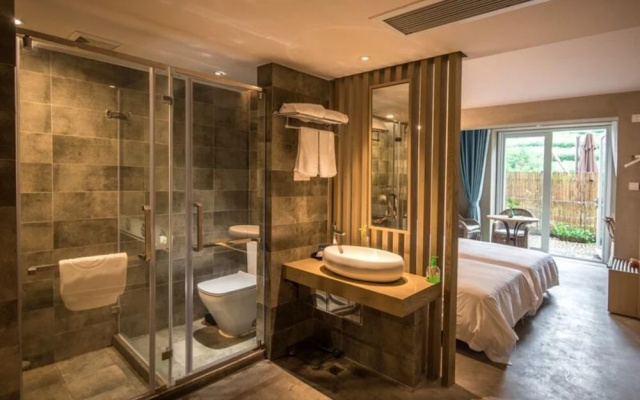 Hangzhou Yunqi Fan Path Blue b&B