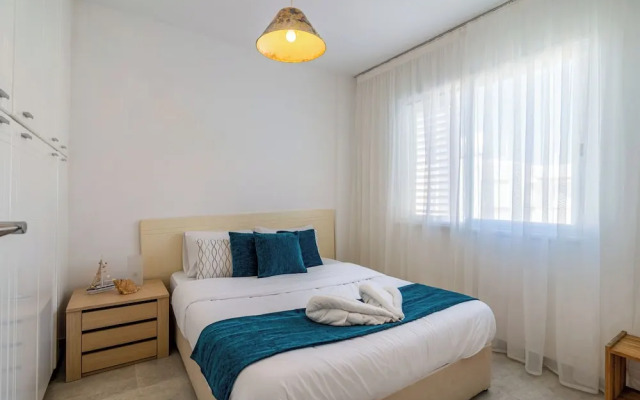 Seawaves 1- BR Apt. by Meneou Beach