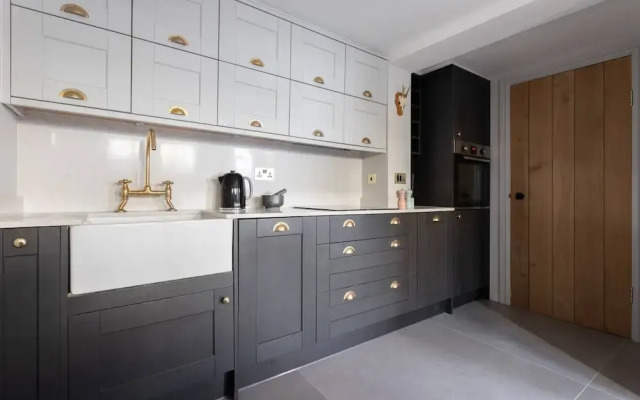 Royal Crescent Mews by Onefinestay