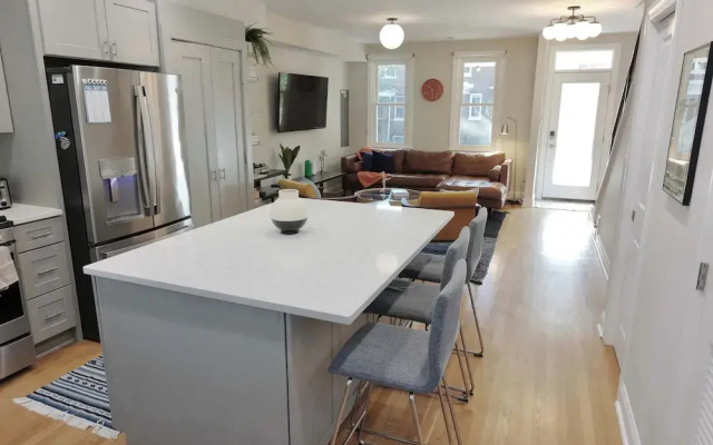 Stadium Armory Stay - 3 Bedroom