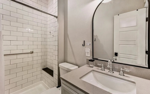Cozy Chic Home In Downtown Loveland!