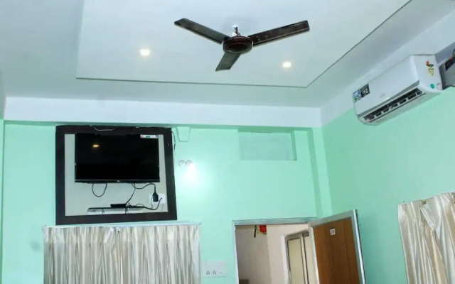 Goroomgo Somnath Rest House Puri