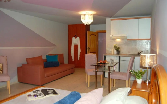 Alkyoni Studios & Apartments