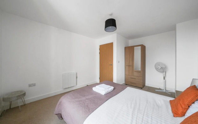 The Modern Apartments - 2 Bedroom with Parking by 360Stays