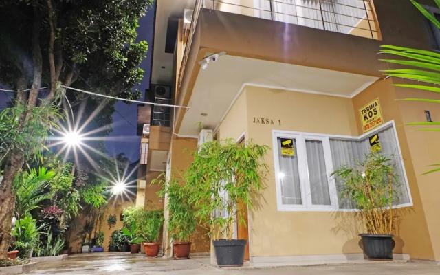 ZEN Rooms Near Alun-Alun