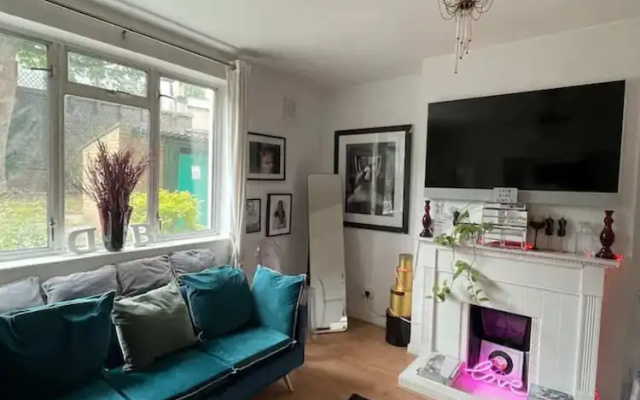 Cosy & Chic 1BD Flat - 6 Minutes to Notting Hill!
