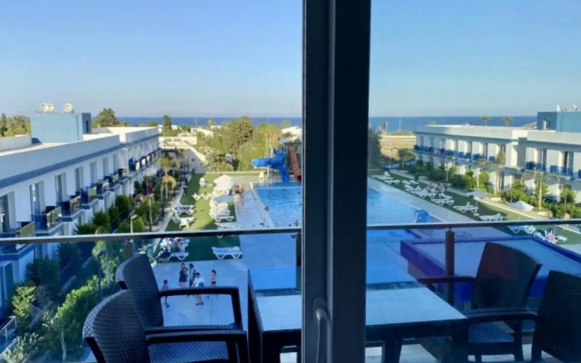 Sleek Flat With Shared Pool and Sea View in Iskele