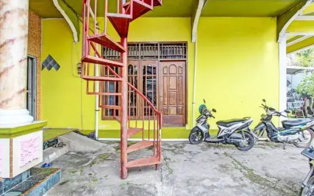 SPOT ON 92188 Ndalem Eyang Guesthouse Syariah