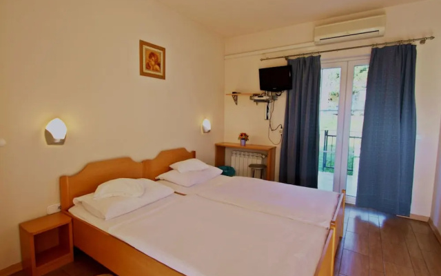 Cozy room in Porec city entrance