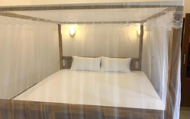 Shadow Bay Hotel