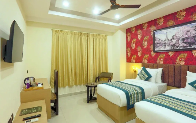 FabHotel Green Lotus Luxe