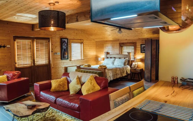 Donard Shadow Lodge