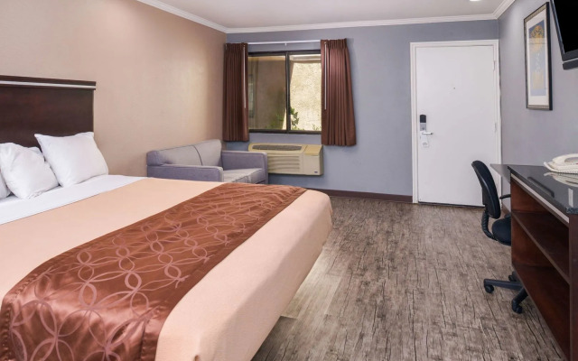 Laguna Inn & Suites