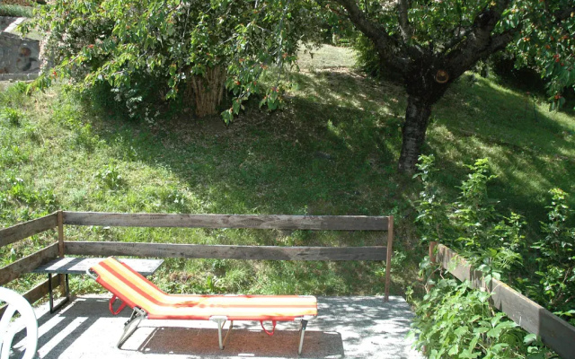 Charming Chalet Near Trails