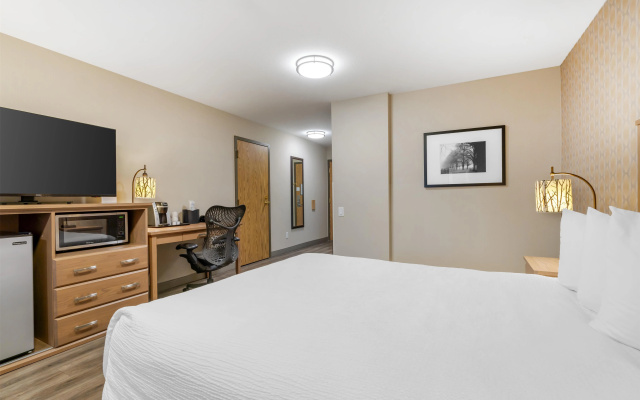 Best Western Plus Country Meadows Inn