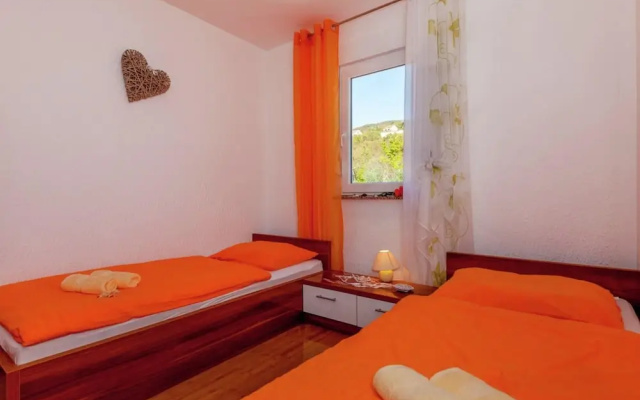 Peaceful Apartment in Dramalj with Hot Tub