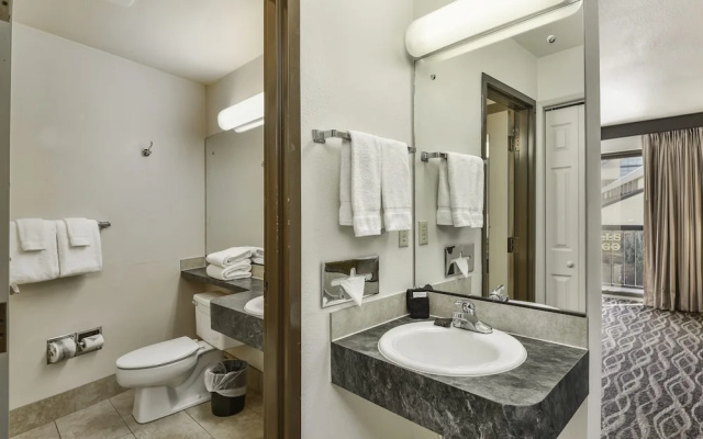 Sandpoint Hotel & Suites Downtown