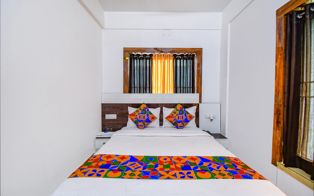 OYO Ruby Park Dream Palace Near Acropolis Mall