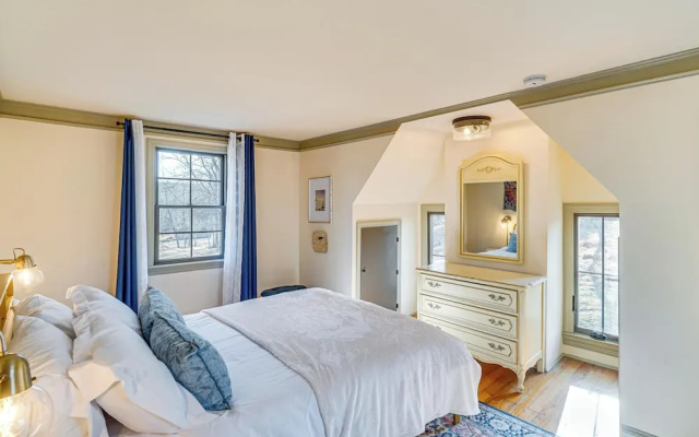Aldie Home w/ Private Pool: Near Wineries!