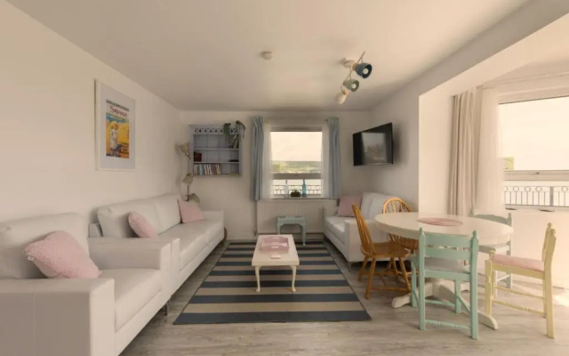 1 Quayside Court