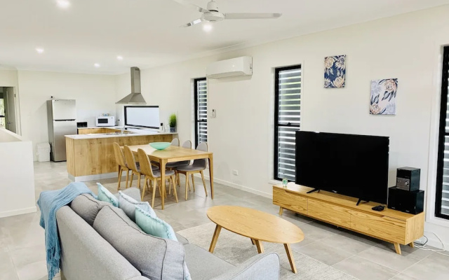 DAYDREAM Spcaious & Comfortable with Water Views
