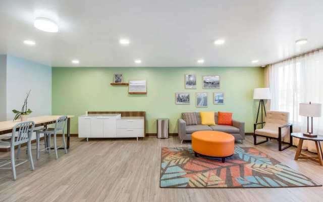 Woodspring Suites Bakersfield Airport