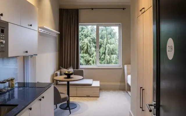 Stylish Studios SOUTHFIELDS STATION