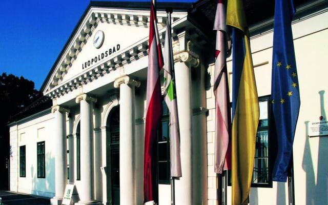 Отель Amadeus Pension вид на фасад